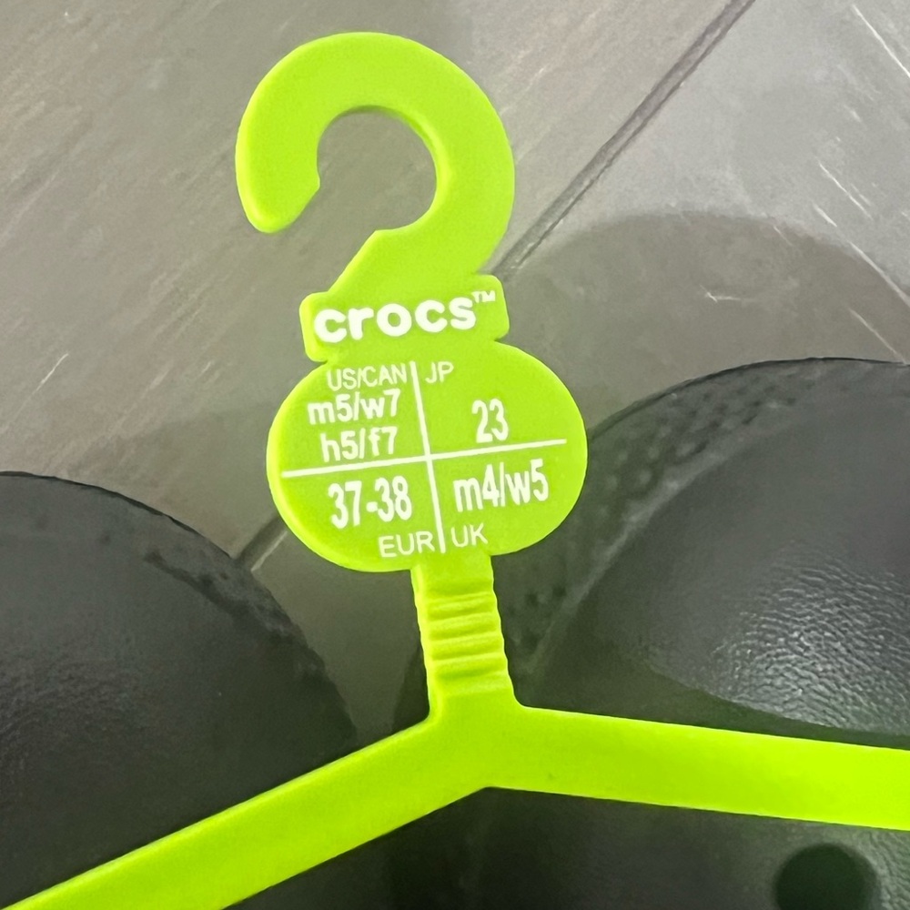 CROCS Classic Fleece Lined Black Clogs (NWT!!) - Picture 5 of 7